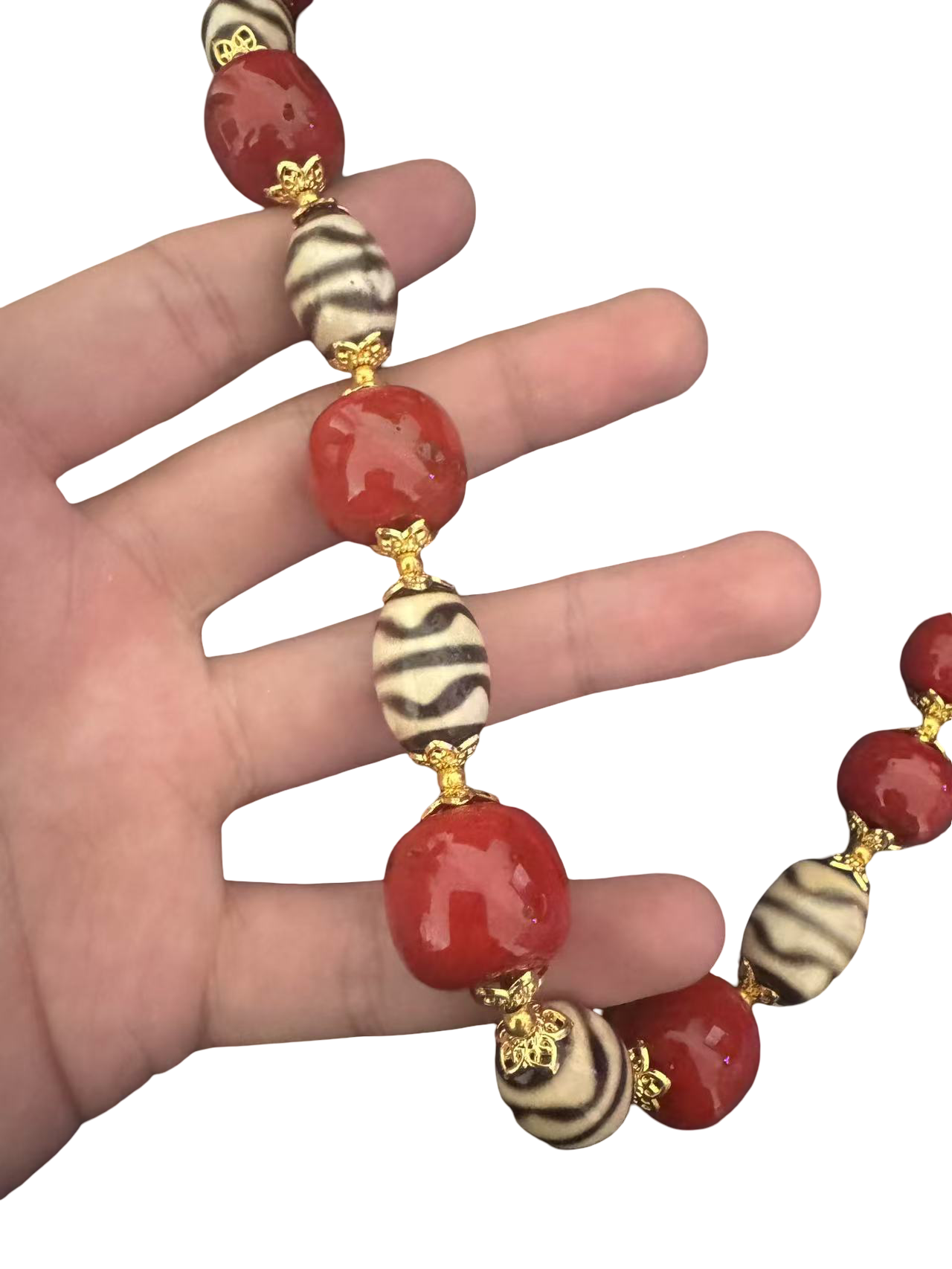 Details für Tibetische Halskette mit Dzi-Stein & Koralle – Handgefertigt ansehen Tibetische Halskette mit Dzi-Stein & Koralle