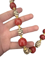 Details für Tibetische Halskette mit Dzi-Stein & Koralle – Handgefertigt ansehen Tibetische Halskette mit Dzi-Stein & Koralle