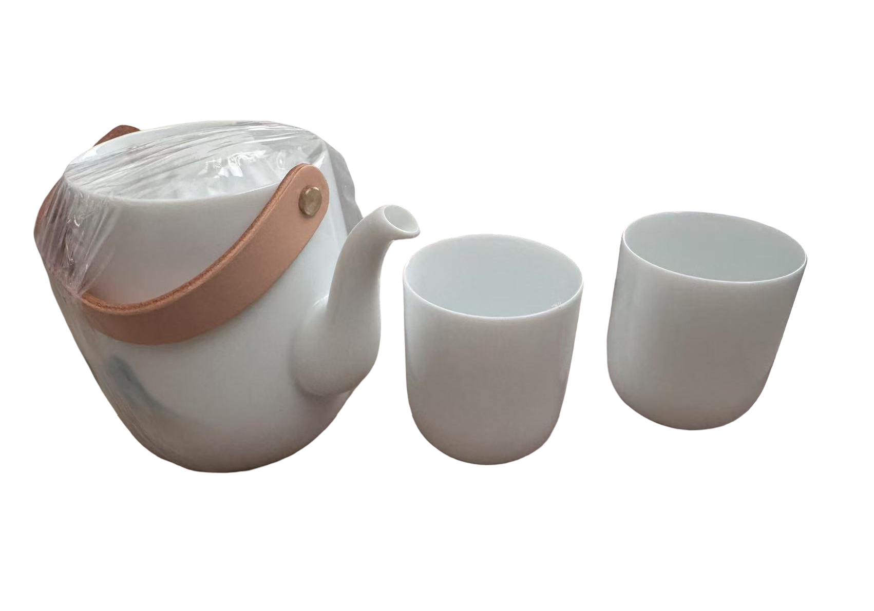 Elegantes Teeset mit Teekanne und zwei Tassen, ideal für traditionelle Teezeremonien.