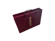 Elegante Verpackung des Jingwei Fu-Ziegeltees aus China in rot mit Tragegriff.