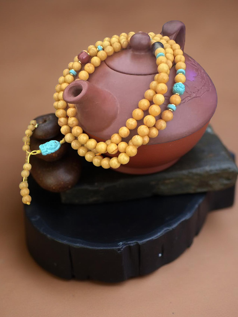 Mala-Halskette aus Bernstein & Türkis – Handgeschnitzt