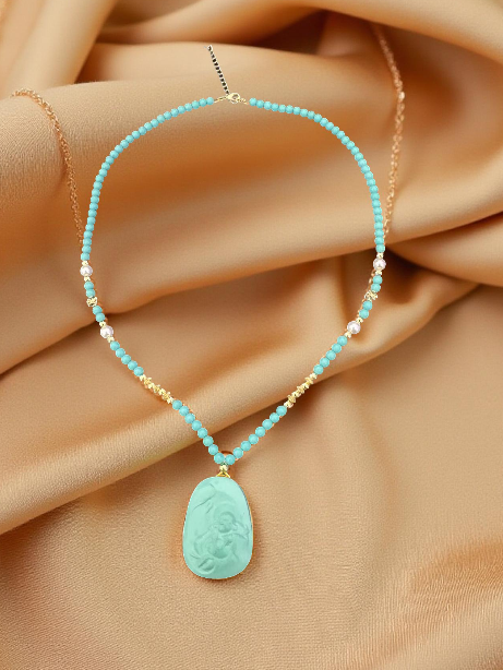 Tibetische Halskette aus geschnitztem Türkis